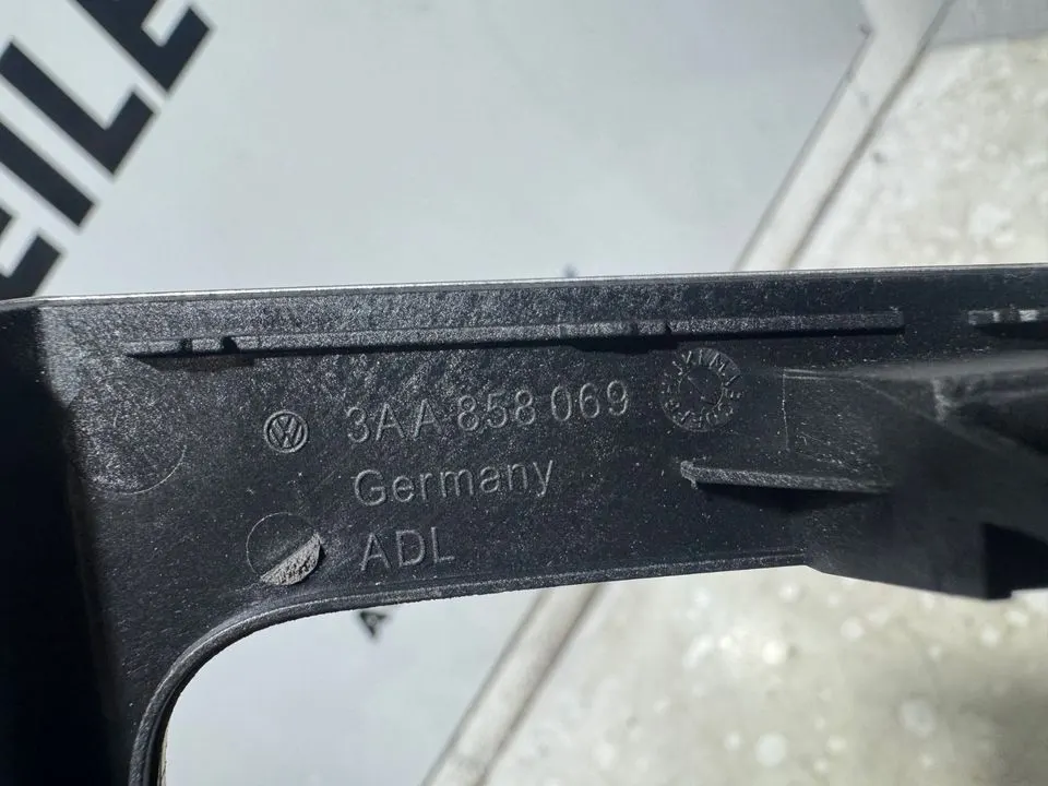 VW Passat B7 3C Display Verkleidung Radioblende 3AA858069 – Bild 7