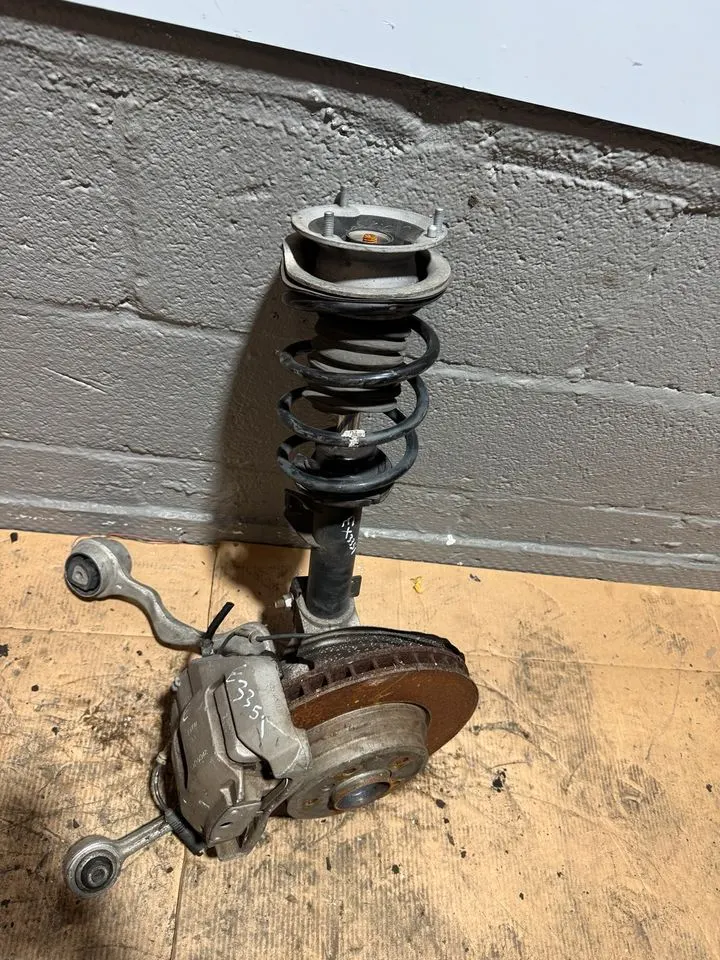 BMW E92 E93 335i Achsschenkel Bremssattel Federbein Vorne Rechts – Bild 2