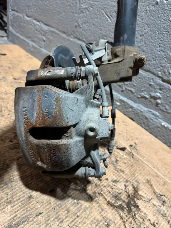 VW Golf 7 VII Touran 5T Achsschenkel Bremssattel Vorne Rechts – Bild 5