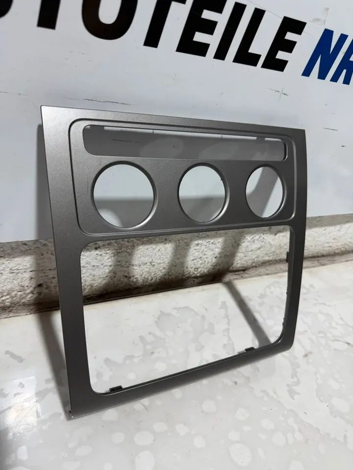 VW Touran Verkleidung Blende Rahmen Mittelverkleidung 1T0858071L – Bild 5