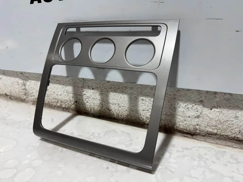 VW Touran Verkleidung Blende Rahmen Mittelverkleidung 1T0858071L – Bild 7
