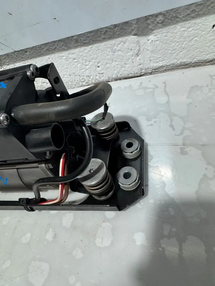 BMW 5er F11 Luftkompressor Luftversorgungsanlage 6789450 6875176 – Bild 7