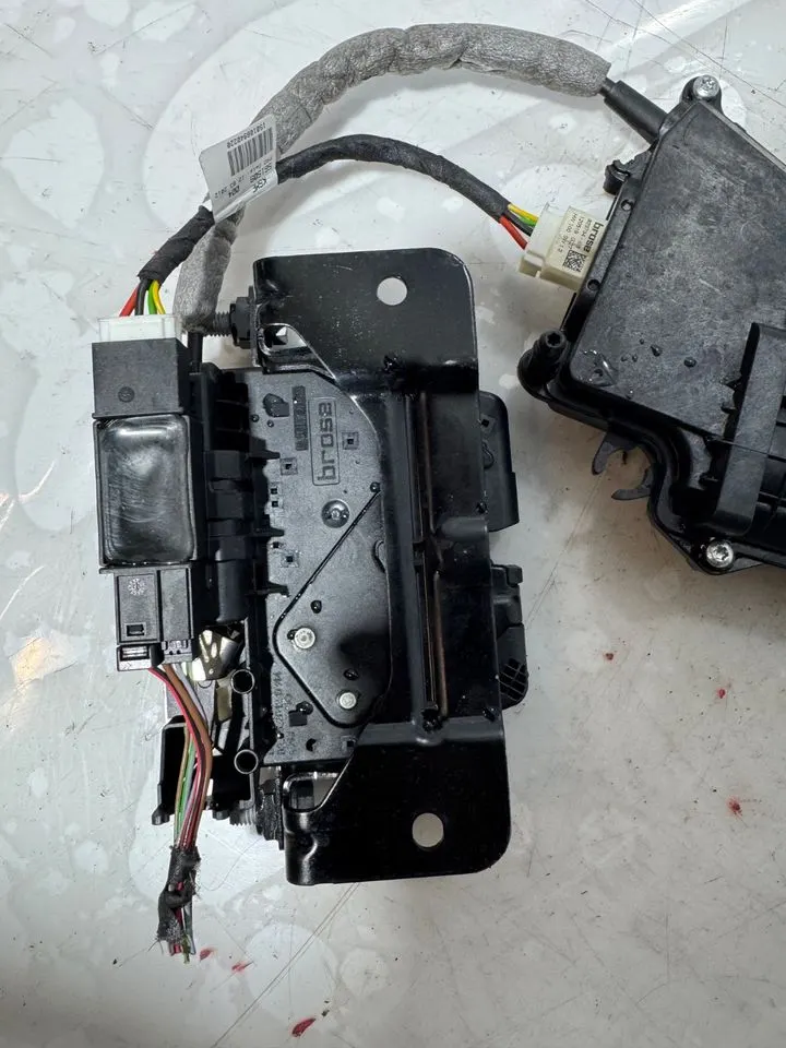 BMW 5er F11 Heckklappe Kofferraum Schloss Hinten 7208371 7269544 – Bild 7