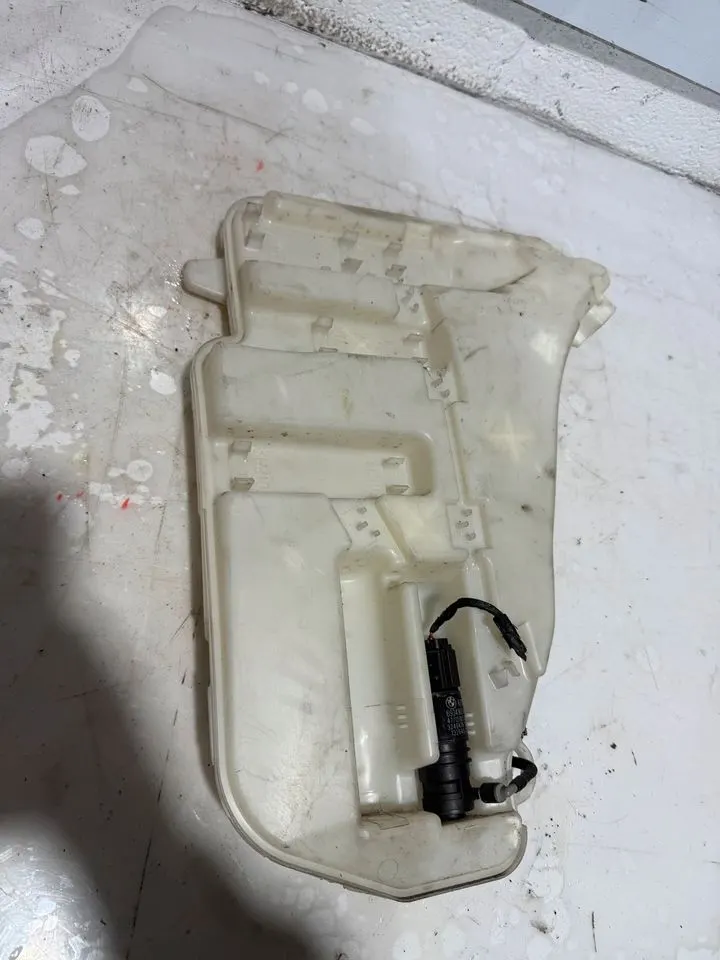BMW 5er 7er F10 F01 Wasserbehälter Wischwasser Behälter 7269667 – Bild 8