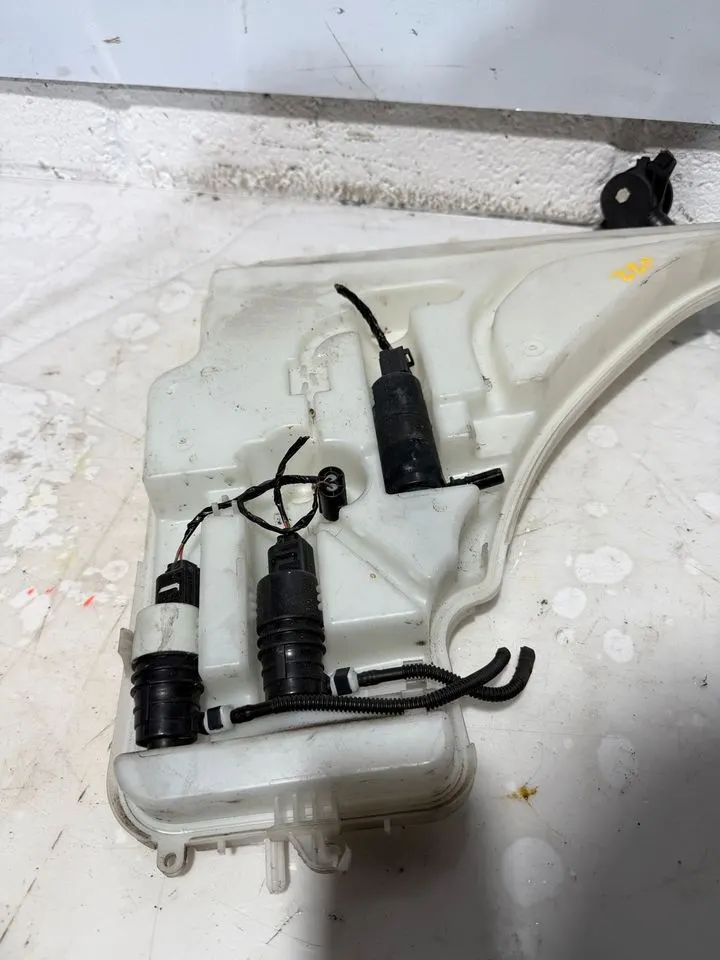 BMW 1er 3er F20 F31 Wasserbehälter Wischwasser Behälter 7241676 – Bild 6