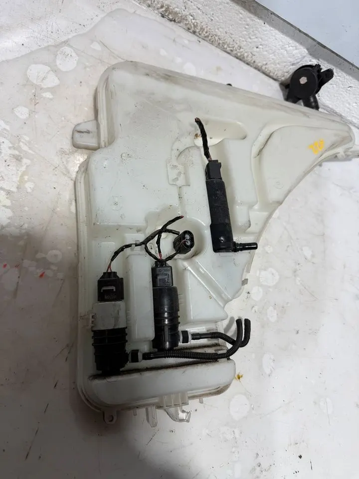 BMW 1er 3er F20 F31 Wasserbehälter Wischwasser Behälter 7241676 – Bild 7
