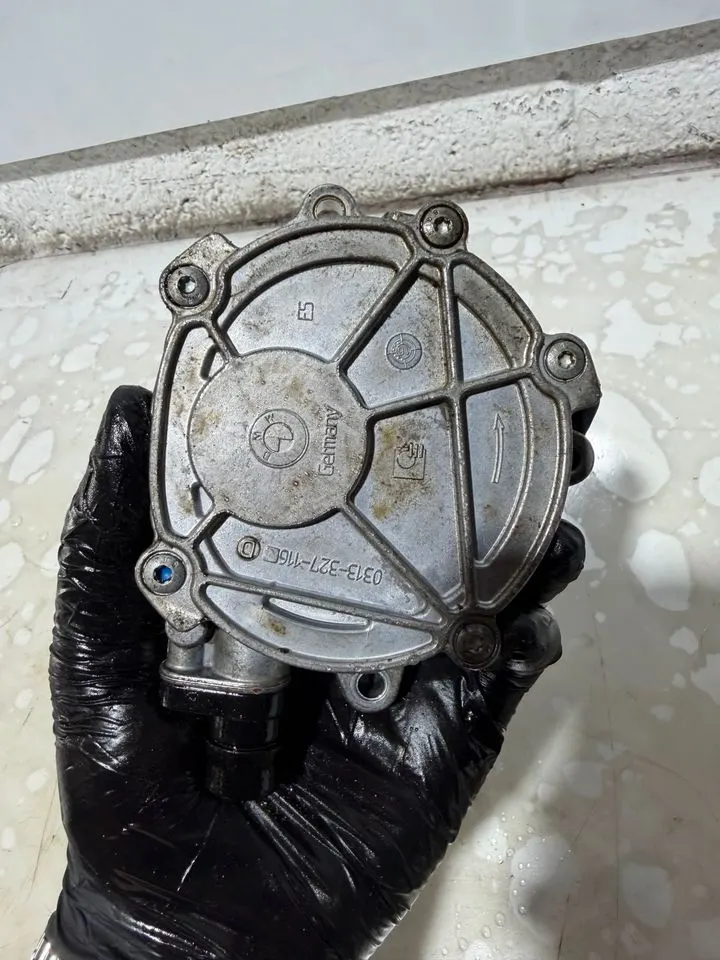 BMW 1er 3er E87 E90 E91 N43 Vakuumpumpe Unterdruckpumpe 7547024 – Bild 7