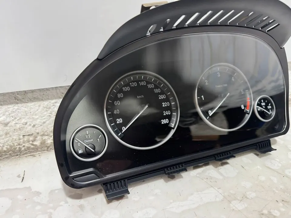 BMW 5er F10 F11 Tacho Tachometer Kombiinstrument 9364607 – Bild 3