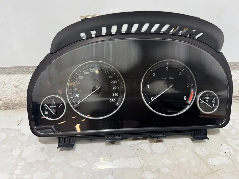 BMW 5er F10 F11 Tacho Tachometer Kombiinstrument 9364607 – Bild 4
