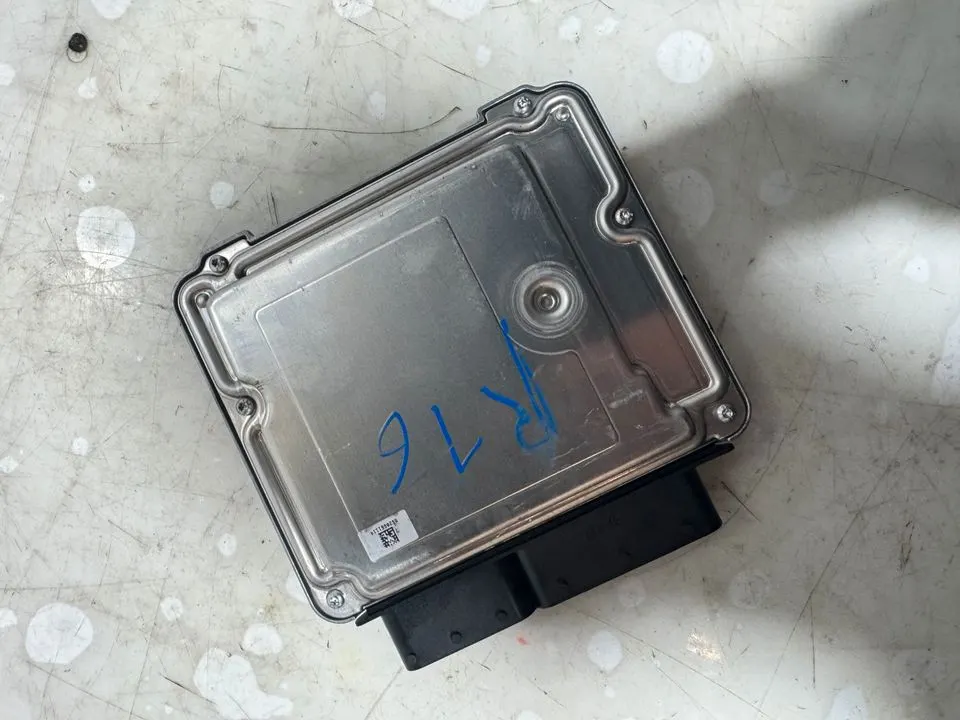 BMW 5er F10 F11 Steuergerät Motorsteuergerät DDE ECU 8582181 – Bild 6