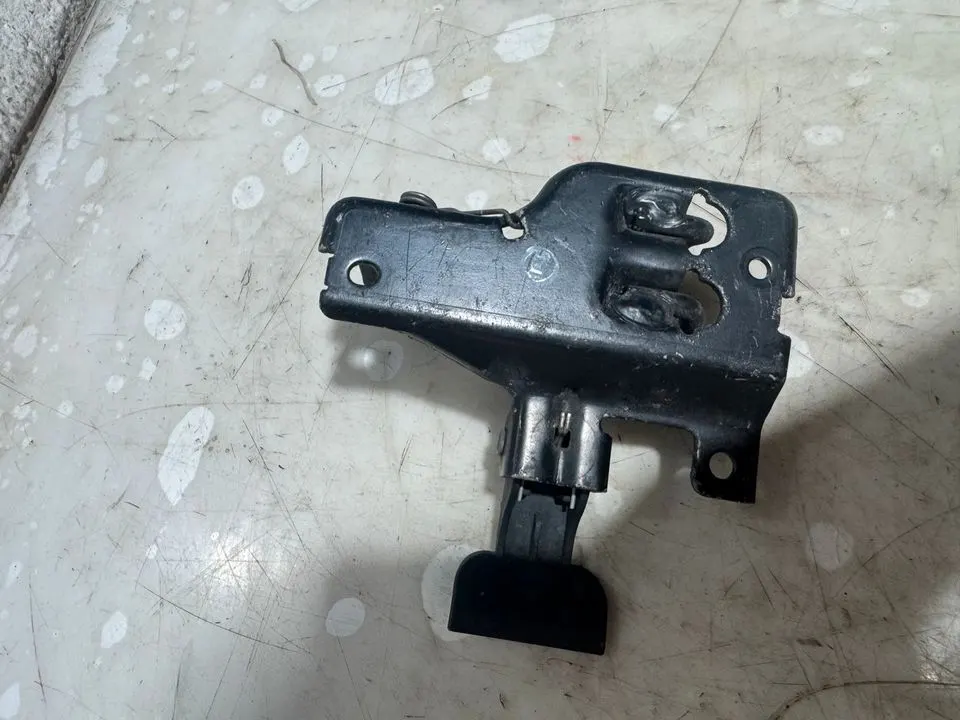 Audi A8 D4 4H Motorhaube Öffner Schloss Schliessbügel 8H0823480 – Bild 7