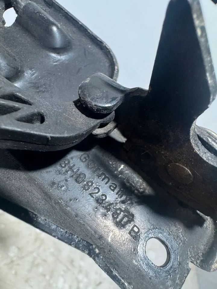 Audi A8 D4 4H Motorhaube Öffner Schloss Schliessbügel 8H0823480 – Bild 8