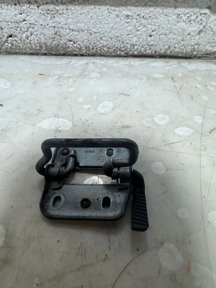 VW Touran 5T Motorhaube Öffner Schloss Schliessbügel 5TA823186 – Bild 3