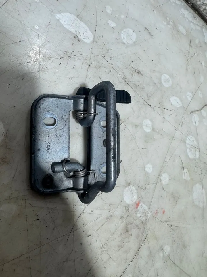 VW Touran 5T Motorhaube Öffner Schloss Schliessbügel 5TA823186 – Bild 4