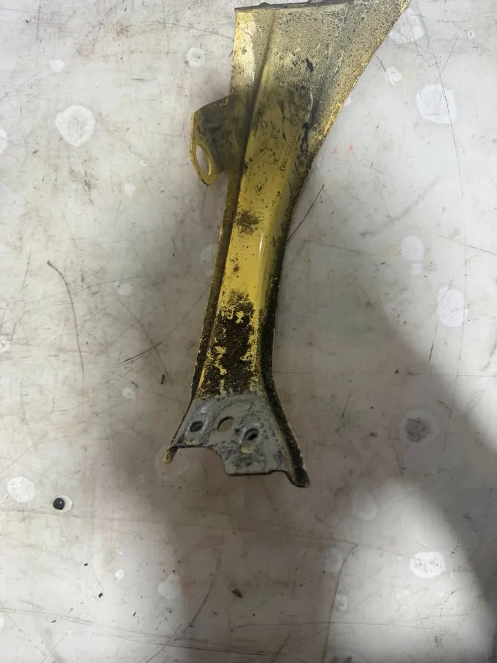 VW Beetle 5C Strebe Kotflügel Halter Träger 5C5821135 5C5821136 – Bild 6