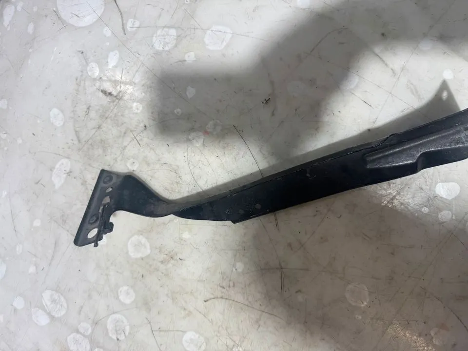 Audi A4 B8 8K Strebe Kotflügel Halter Träger 8K0821135 8K0821136 – Bild 5