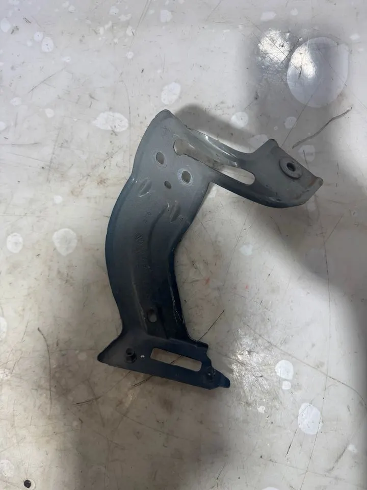 VW Touran 5T Strebe Kotflügel Halter Träger 5TA821135 5TA821136 – Bild 4