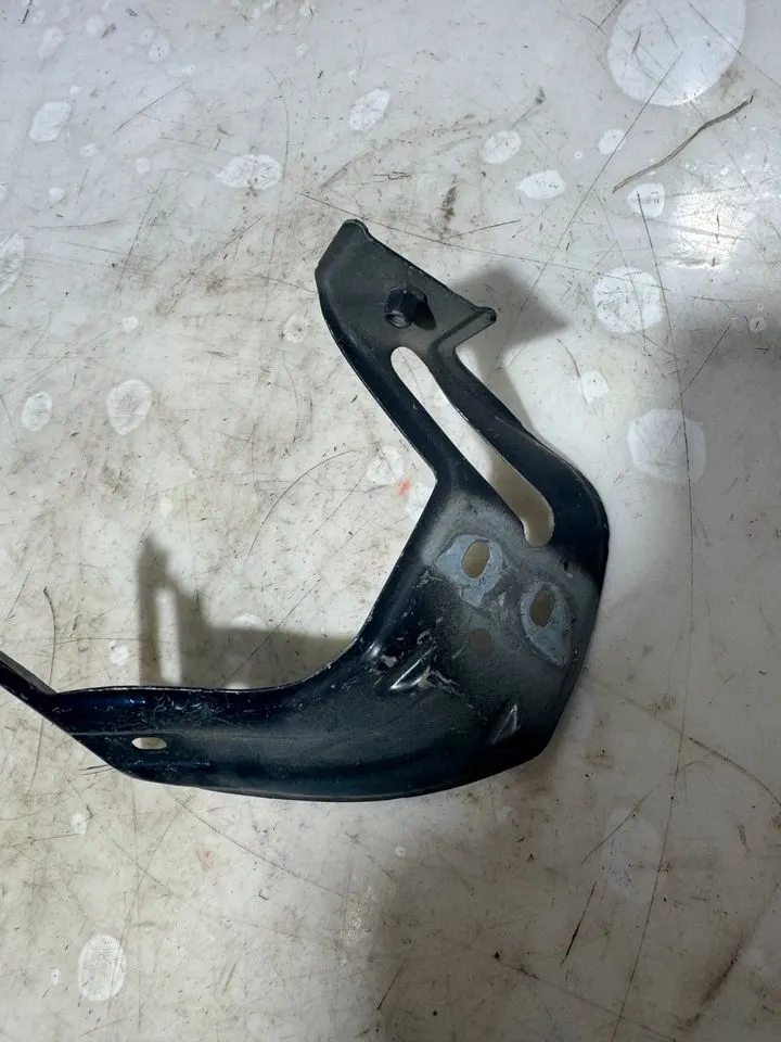 VW Touran 5T Strebe Kotflügel Halter Träger 5TA821135 5TA821136 – Bild 5