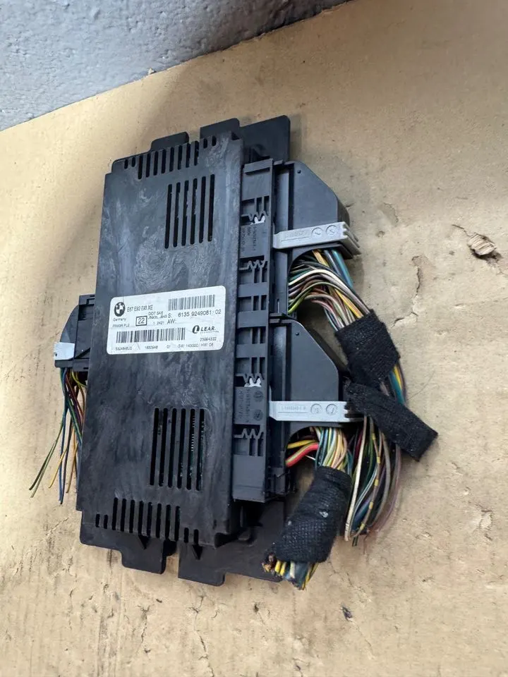 BMW 1er 3er E87 E89 E90 E92 E93 Steuergerät Fußraummodul 9249081 – Bild 4