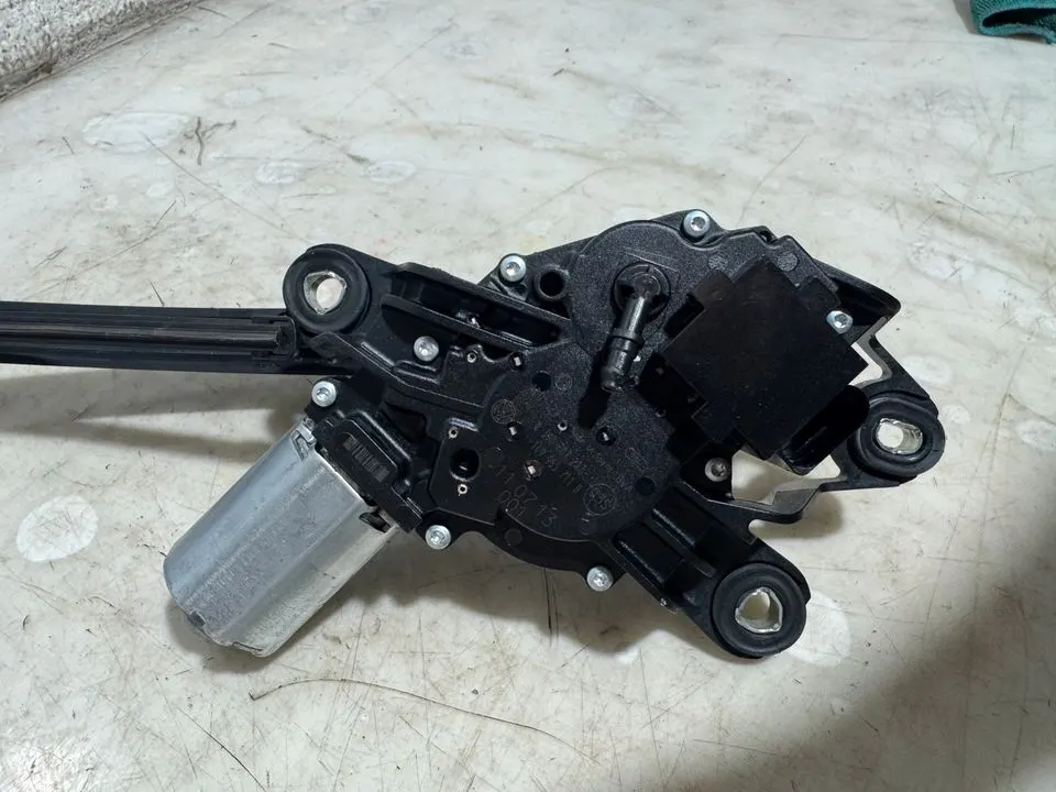 VW Golf 5 V 6 VI Heckwischer Wischer Motor Hinten 1K9955711A – Bild 4
