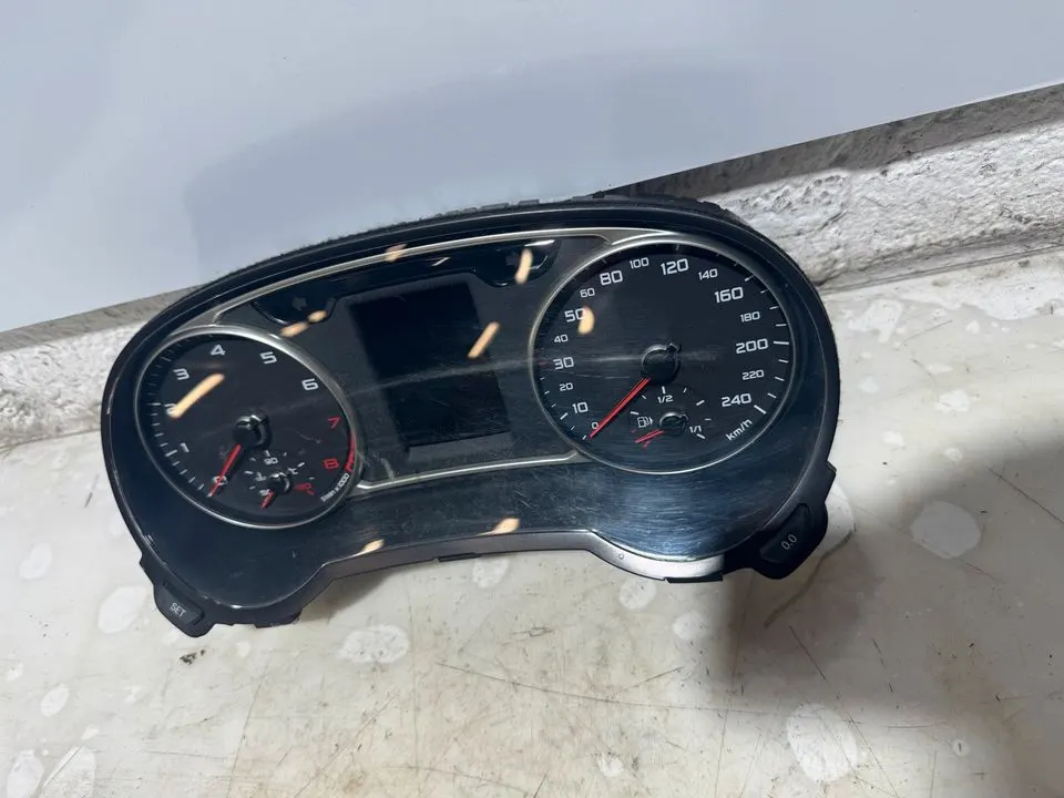 Audi A1 8X Tacho Tachometer Kombiinstrument 8X0920930 – Bild 4