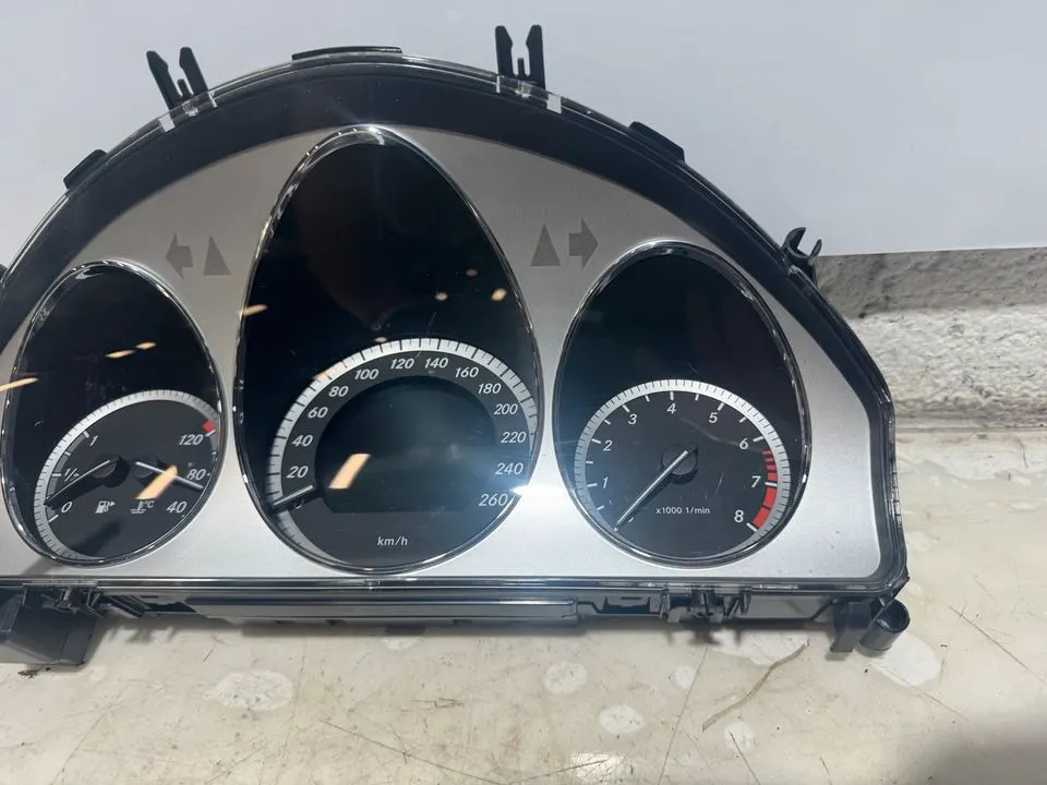 Mercedes C-Klasse W204 S204 Tacho Kombiinstrument A2049001700 – Bild 5