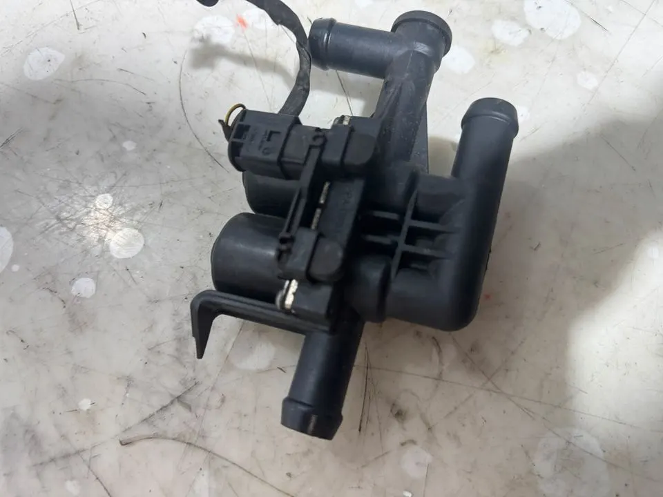 BMW 7er F01 F02 750i N63 Wasserventil Heizungsventil 9119164 – Bild 6