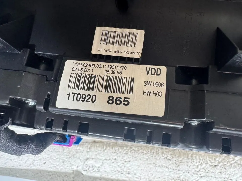 VW Touran 1T3 Tacho Tachometer Kombiinstrument 1T0920865 – Bild 6
