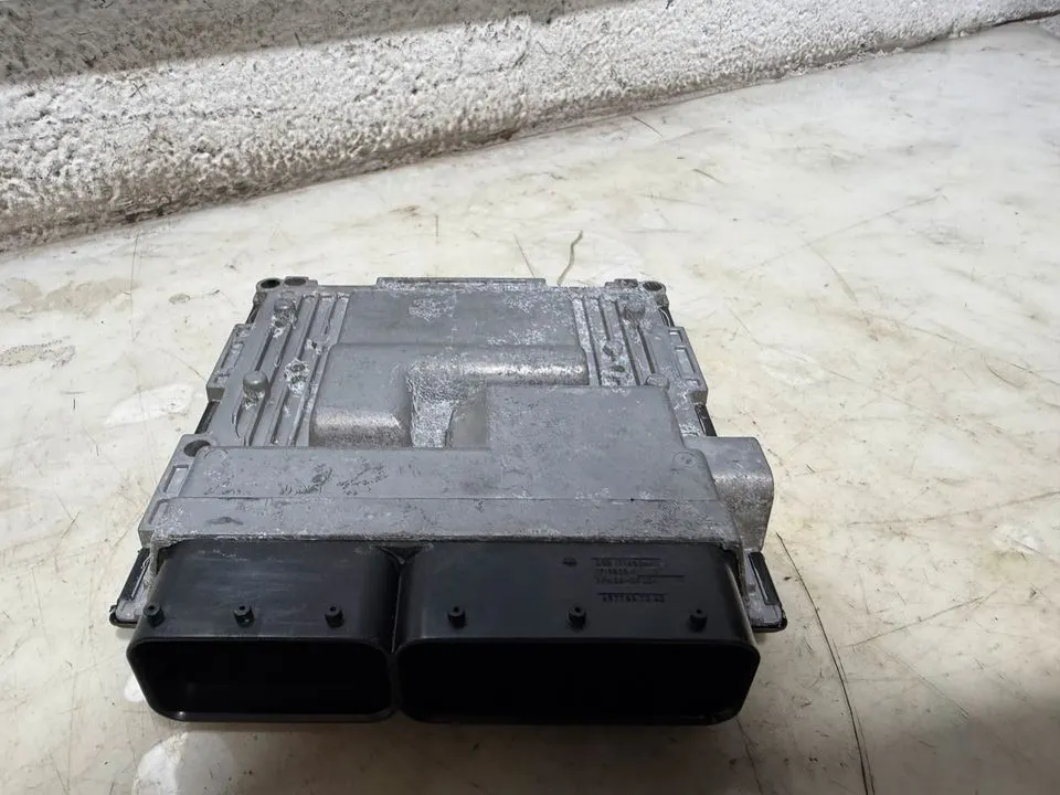 Mercedes W204 S204 Motorsteuergerät Steuergerät A2719000100 – Bild 3