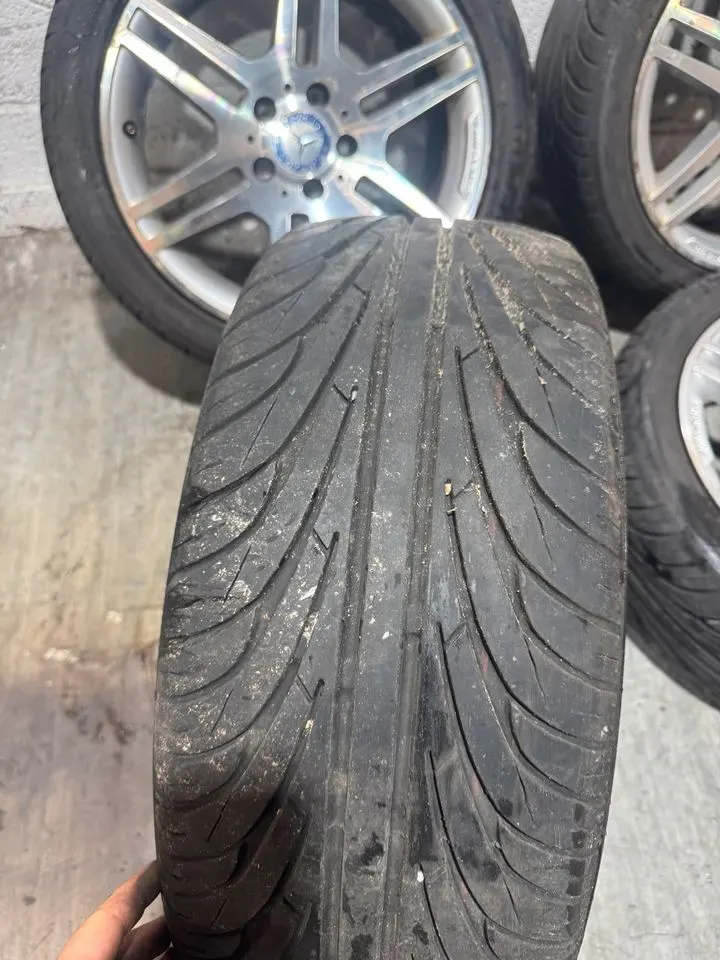 Mercedes W204 W212 17 Zoll AMG Felgen Reifen A2044014502 – Bild 4