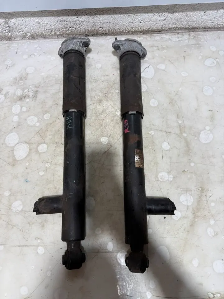 Mercedes W204 S204 Stoßdämpfer Hinten A2043203630 A2043203730 – Bild 2