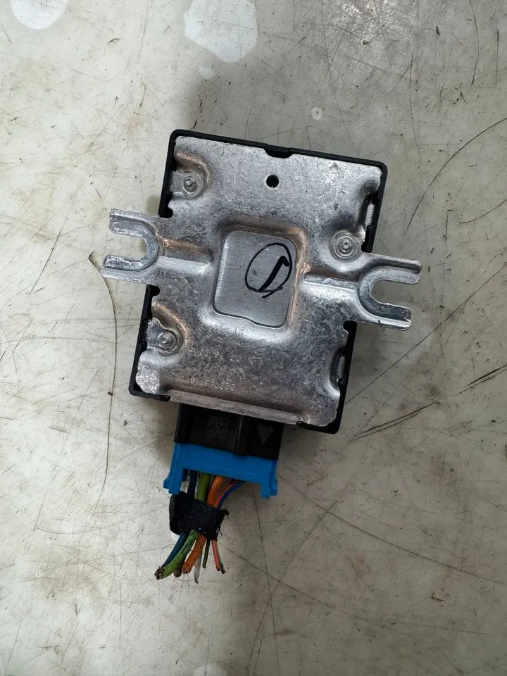 BMW 1er 3er F20 F30 ECU Kraftstoffpumpe Steuergerät 7447895 – Bild 4