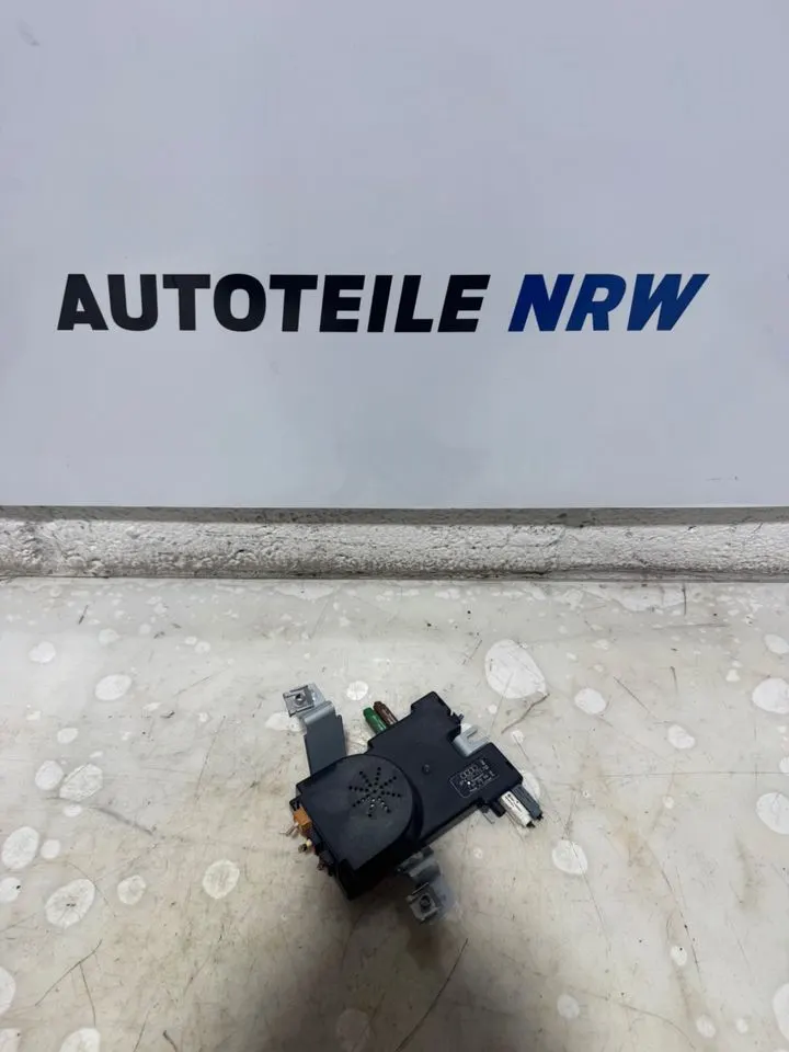 Audi A3 8P Antennenverstärker Radioantenne Verstärker 8P4035225 – Bild 1