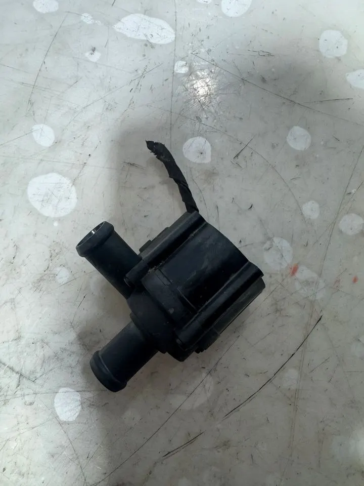 Audi A4 A5 8T 8K B8 Zusatzwasserpumpe Wasserpumpe 059121012A – Bild 4