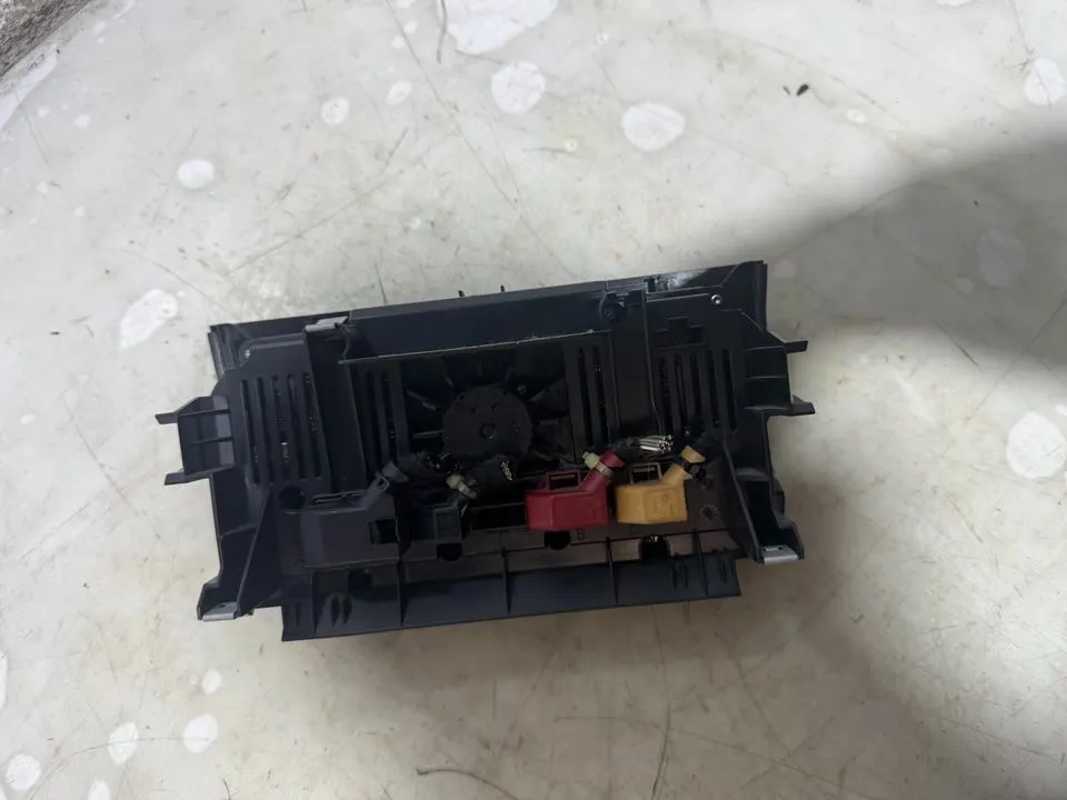 Audi A3 8P Klimasteuerung Klimabedienteil Heizung 8P0820043BG – Bild 5