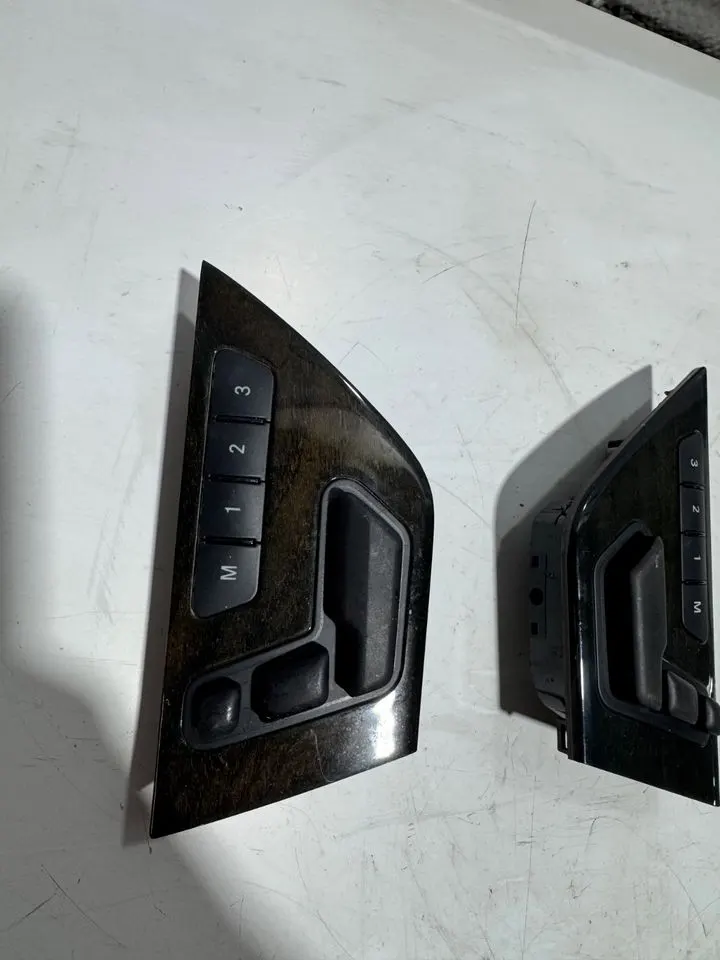 Mercedes W212 Schalter Sitzverstellung A2129059700 A2129059600 – Bild 3