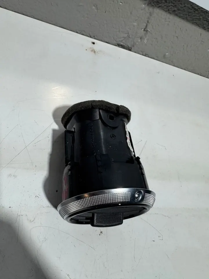 Audi A3 8P Luftdüse Frischluft Luftströmer Düse Vorne 8P0820901 – Bild 3