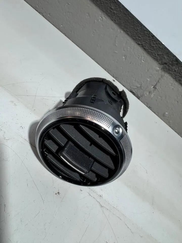 Audi A3 8P Luftdüse Frischluft Luftströmer Düse Vorne 8P0820901 – Bild 4