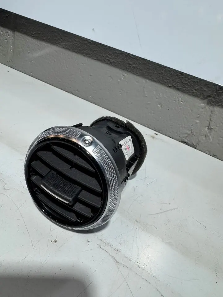 Audi A3 8P Luftdüse Frischluft Luftströmer Düse Vorne 8P0820901 – Bild 6