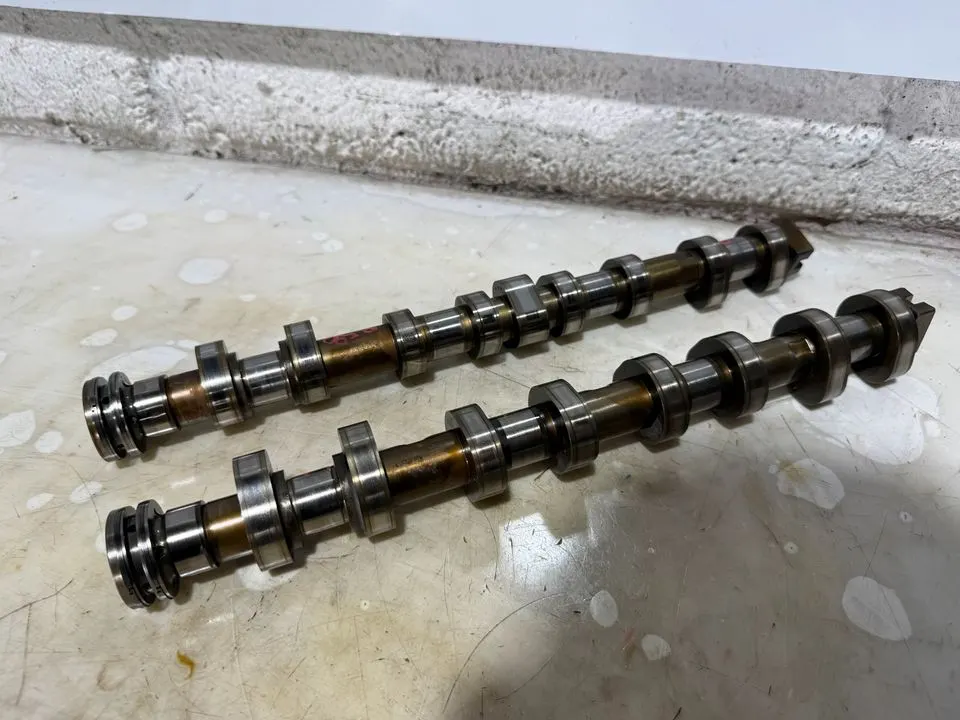 BMW 1er 3er E87 E90 Auslass Einlass Nockenwelle 7563364 7563345 – Bild 3