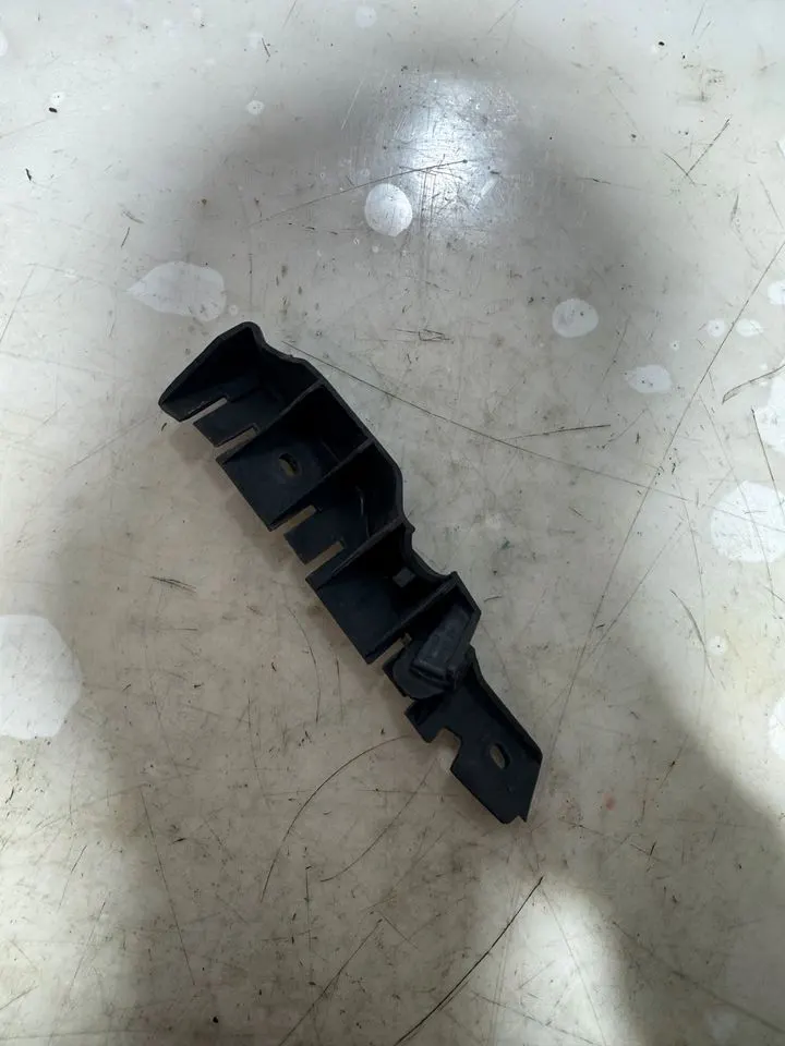 Audi A3 8P Stoßstange Halter Träger Vorne 8P0807183B 8P0807184B – Bild 3