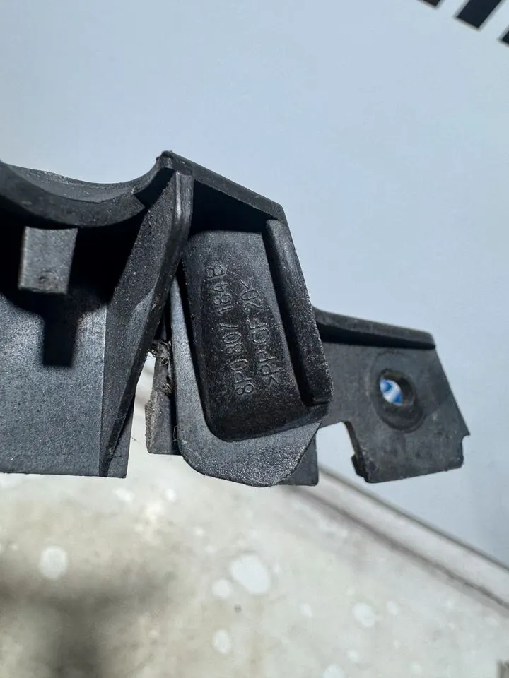 Audi A3 8P Stoßstange Halter Träger Vorne 8P0807183B 8P0807184B – Bild 6