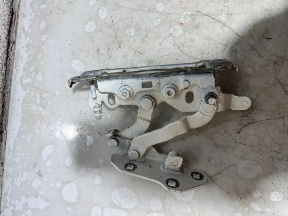 Mercedes W204 S204 Motorhaube Scharniere A2048800728 A2048800828 – Bild 5