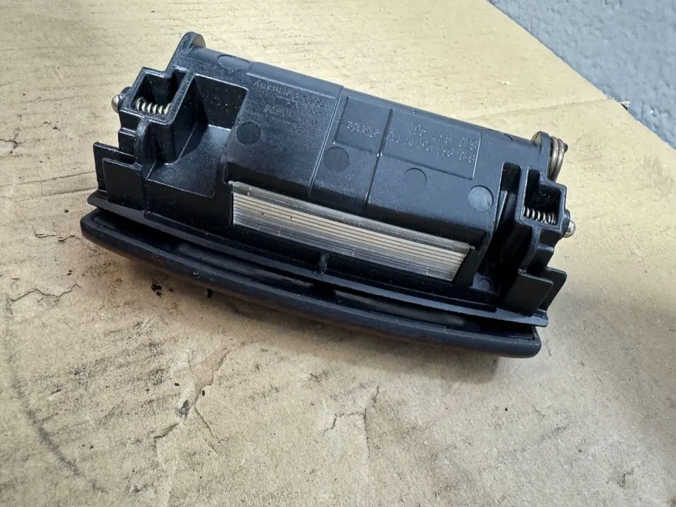 Audi A4 B6 B7 8E 8H Aschenbecher Ascher Anzünder Vorne 8E0857961R – Bild 7