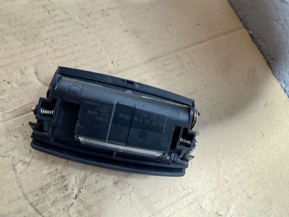 Audi A4 B6 B7 8E 8H Aschenbecher Ascher Anzünder Vorne 8E0857961R – Bild 8