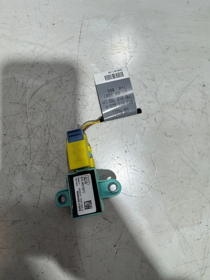 Audi A4 A5 B8 8K Crashsensor Airbag Sensor Drucksensor 8K0955557C – Bild 3