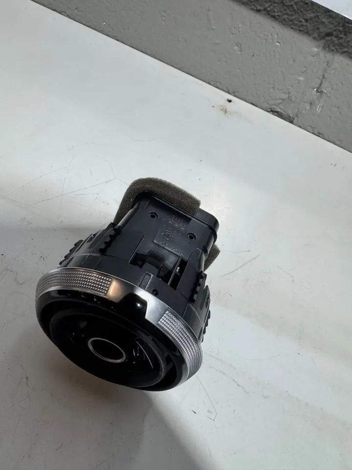Audi A3 8V Luftdüse Frischluft Luftströmer Vorne 8V0820901A – Bild 3