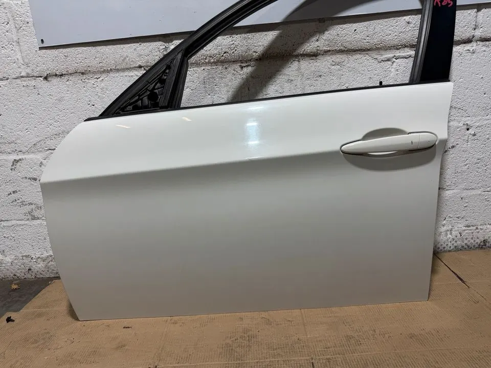 BMW 3er E90 E91 Fahrertür Tür Vorne Links Komplett 300 ALPINWEISS – Bild 7