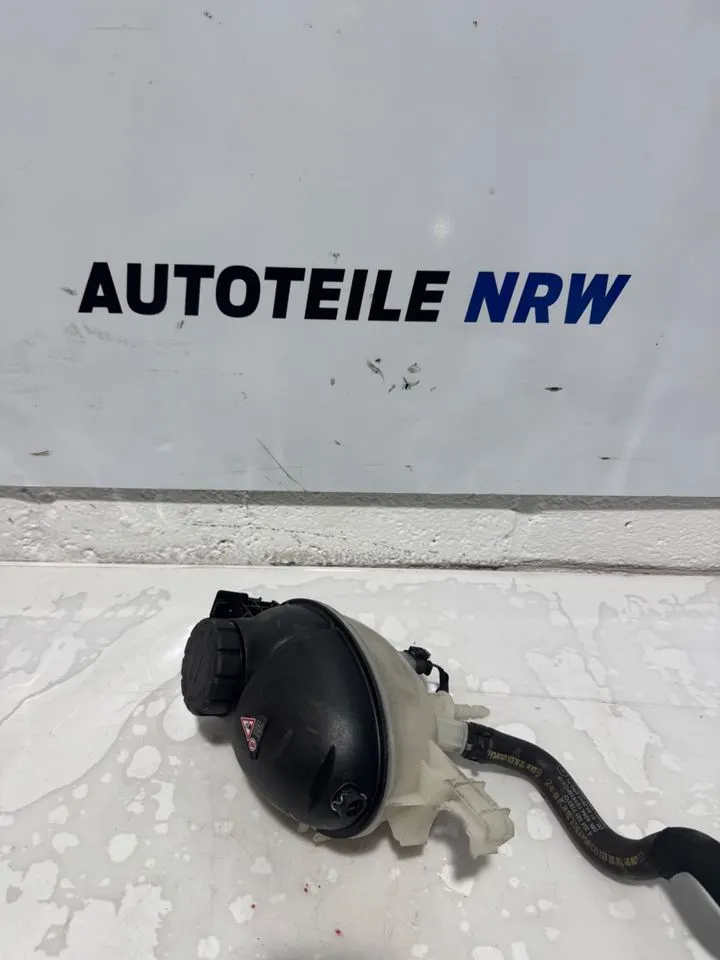 Mercedes W204 S204 Behälter Ausgleichsbehälter A2045000749 – Bild 1