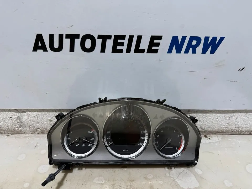 Mercedes C-Klasse W204 S204 Tacho Kombiinstrument A2049003305 – Bild 1
